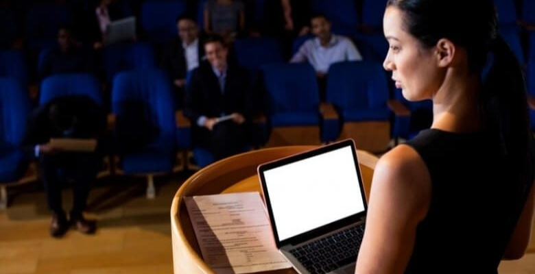 How to Avoid Topic Overlap Between Keynote Speakers in Conferences?