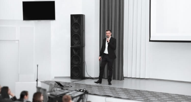 Steps to Finding The Perfect Speaker For Your Conference