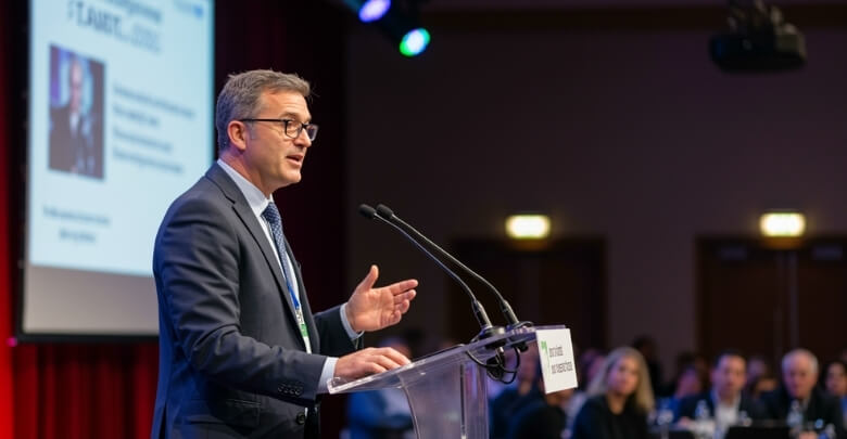 How to Make a Lasting Impression on Other Participants at a Conference